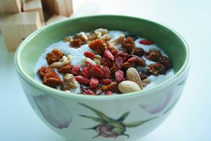 Goji-berries-almond-oatmeal-eating-healthy-on-a-low-budget