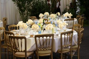 Tablescapes Ideas-banquet-table-setting